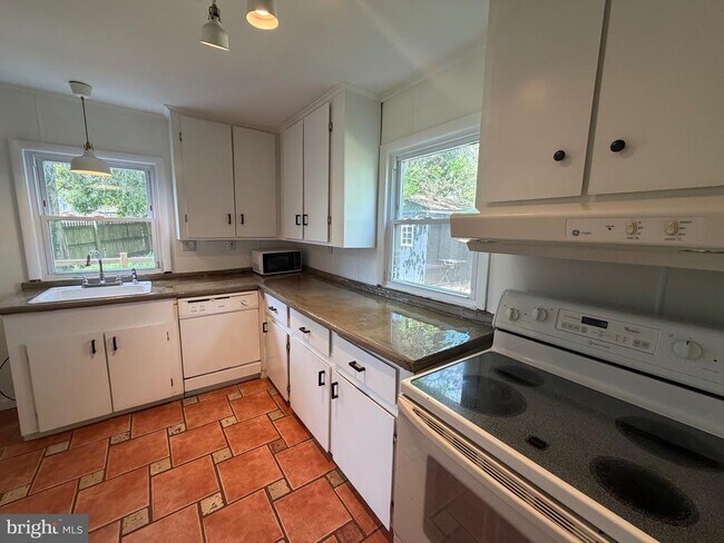 Photo - 5014 Delaware St