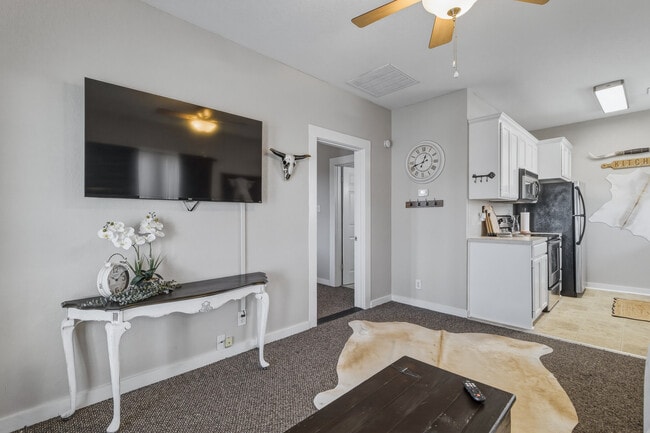 Photo - 701 Pine St Unidad 701-3