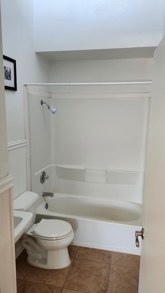 Photo - 225 N Cloverdale Blvd Unit 2
