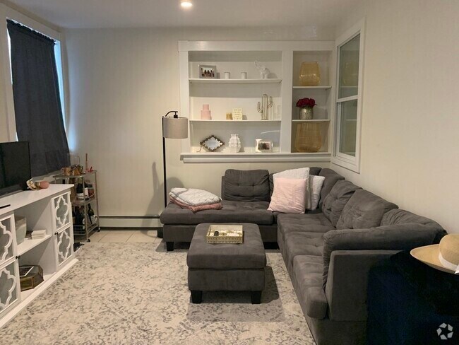 Building Photo - 9 Regent Cir Unit 5 Rental