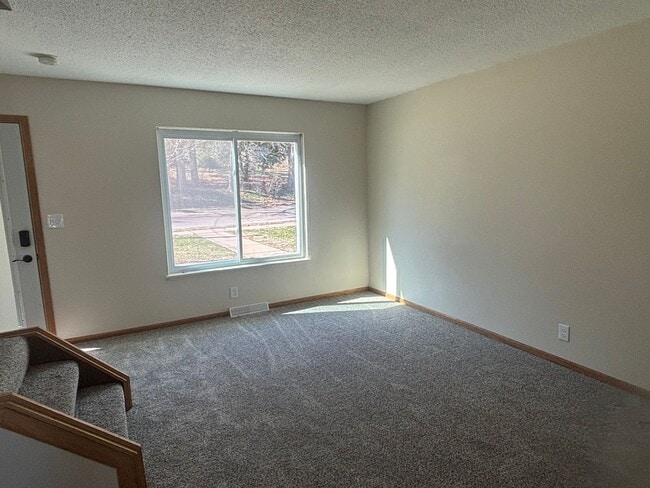 Photo - 2 Bedroom, 1.5 Bath Townhouse in Clinton, IA
