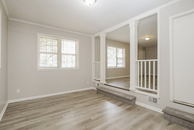 Photo - 1556 Wren Rd