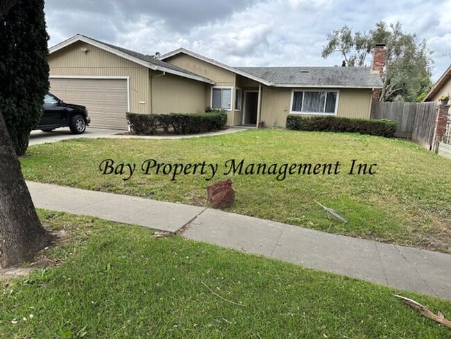 Building Photo - Updated 3-Bedroom Home with Large Backyard – Pets Welcome!