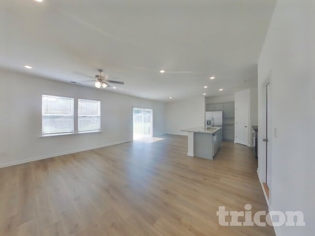 Photo - 1943 Logan Ln