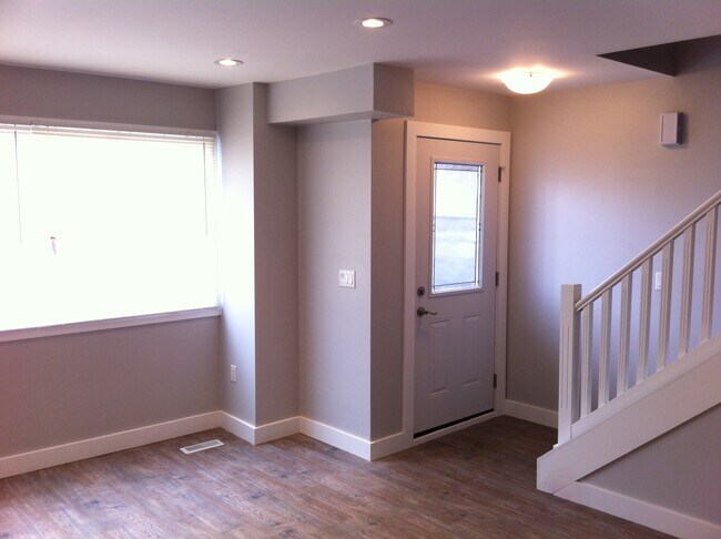 Photo - 10303-10397 97 Ave