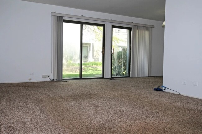 LivingRoom - 404 Sandalwood Ln Unit #B1