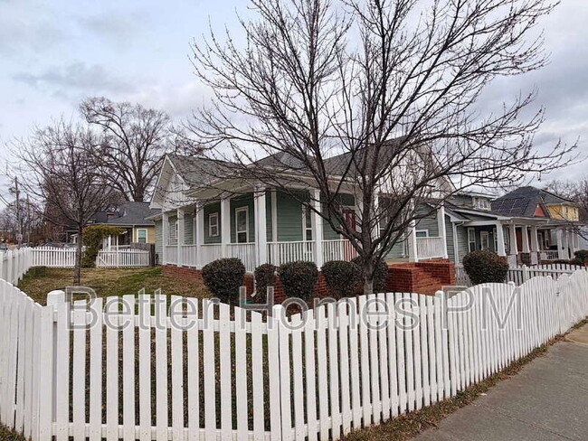 Photo - 701 E Martin St