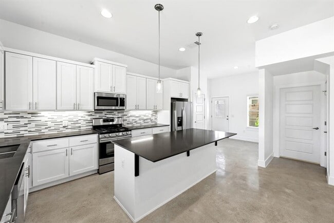 6213 Felix Ave