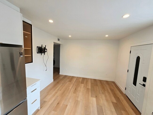 Photo - 14929 Titus St Unidad a