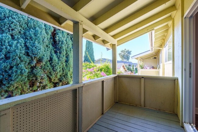 1BR, 1BA - 600SF Upgraded - Balcony