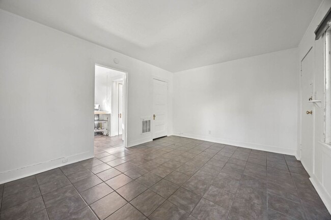 1816 Carleton St Unidad F