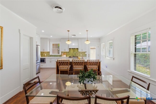 Photo - 1120 Hopkins St