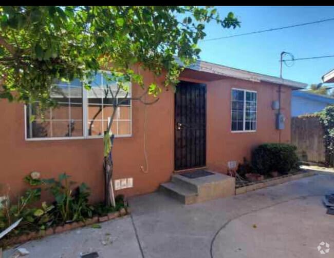 Building Photo - 3530 E 61st St Rental