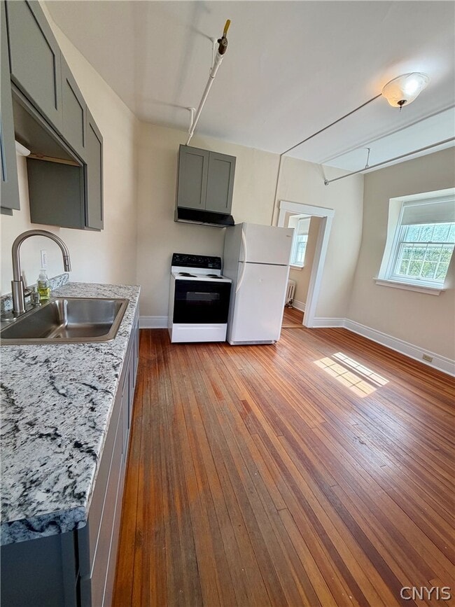 Photo - 170 Kenwood Ave