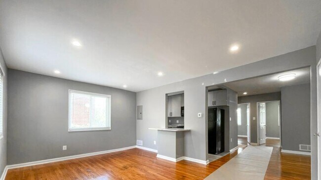 Photo - 873 Bellevue St SE