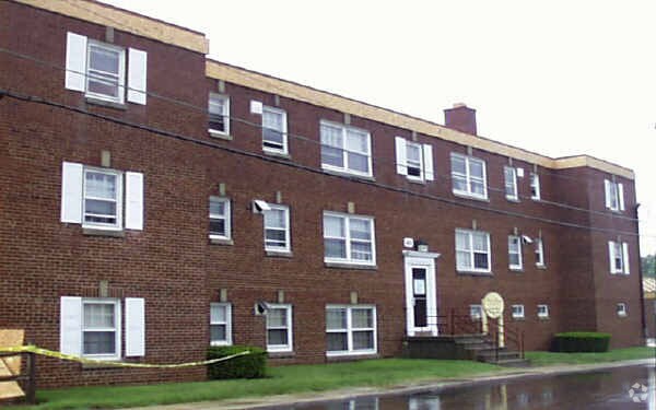 Photo - Patrick Henry Apartments