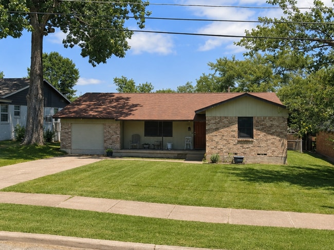 Building Photo - Updated Mesquite Home Across from Galloway Park!!!!