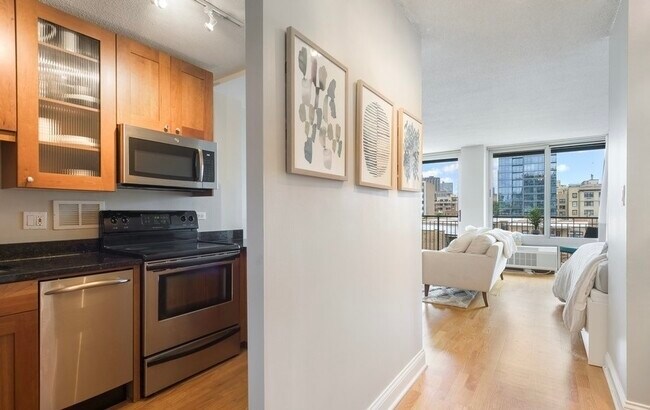 Photo - 450 W Briar Pl