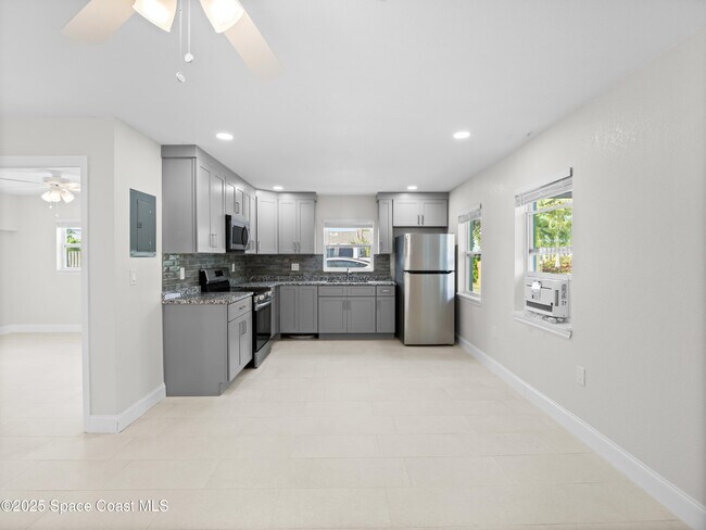 Photo - 101 Deland Ave Unidad 3