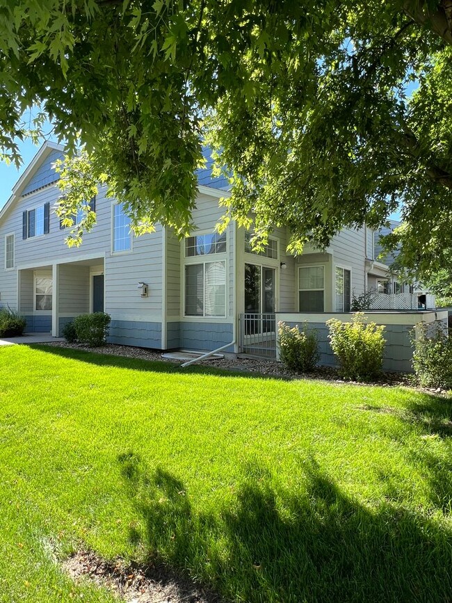 Charming 2 Bed/1.5 Townhome in Fabulous Lo... - Charming 2 Bed/1.5 Townhome in Fabulous Lo...