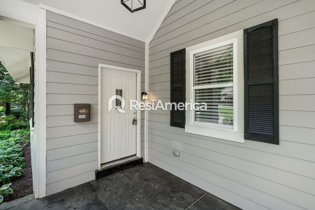 Photo - Beautiful Midtown Bungalow- Fully Updated!
