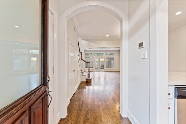 Photo - 5422 Gibson St