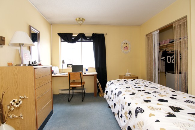 The Village - Renaissance Village Suites LLC - Suite Style Living - Student Housing Plattsburgh NY - Rent a Bedroom and a private Bathroom and share Kitchen and Dining Area with 3 other Students