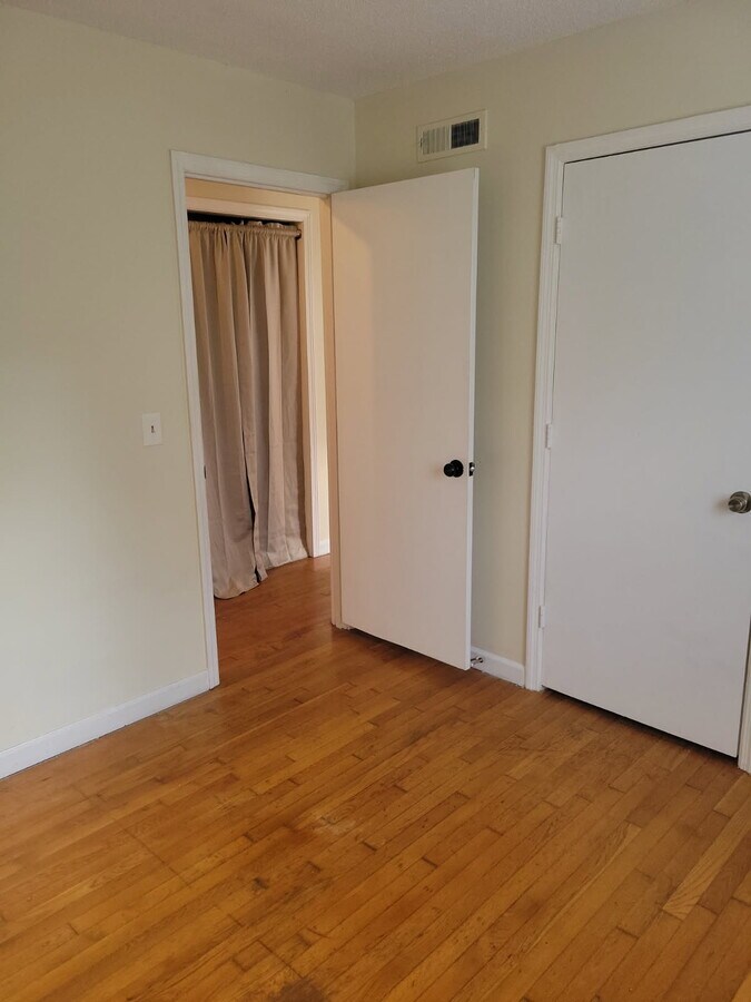 Photo - 7234 Commodore Rd