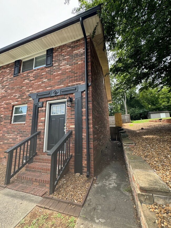 Brick 2/1 Apartment in Cave Spring 995 Townhome Rental in Cave