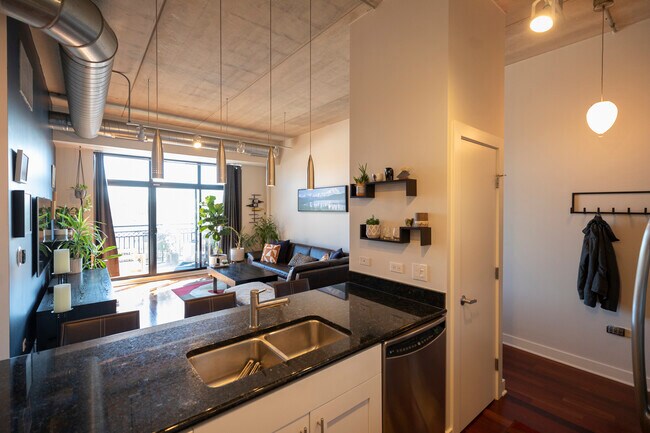 Photo - 3245 N Ashland Ave Unit 3245 N Ashland Ave