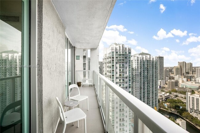 Photo - 500 Brickell Ave Unit 3907