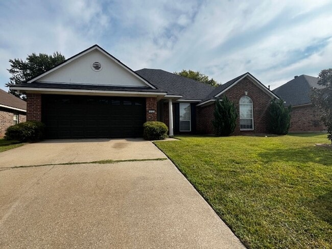 Building Photo - South Bossier Beauty! Rental