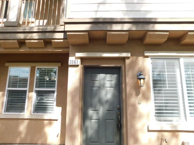 Photo - Beautiful 4 bed, 2.5 bath unit in Orange.