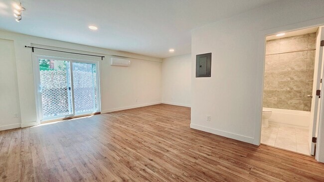 Building Photo - Redwood City: Remodeled Studio w/ Laundry In Unit 877 Woodside Rd. #7