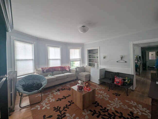 593 Washington Ave Unit 2