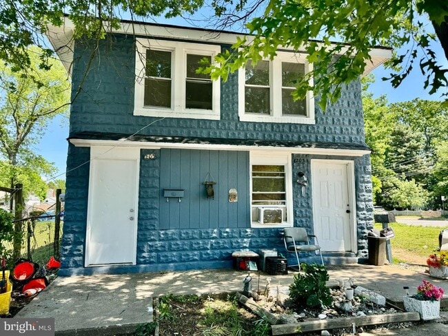 Building Photo - 205 N 4th St. Unit 205-205 Rental