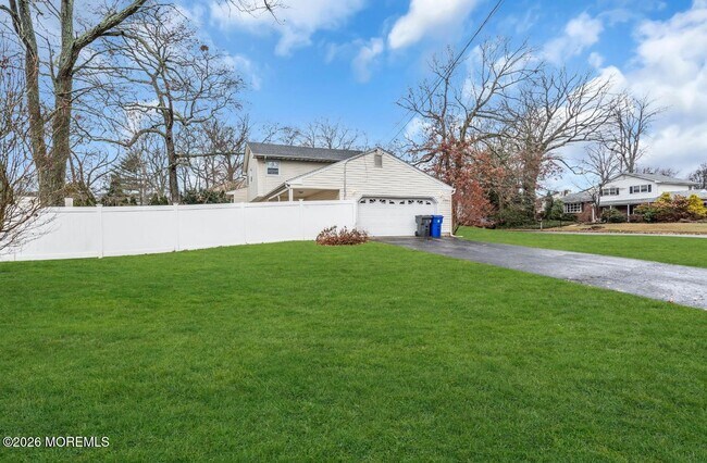 Photo - 869 Knight St