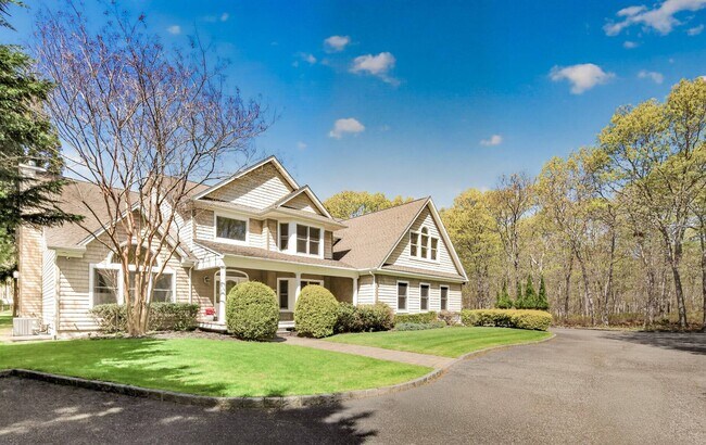 Photo - 37 Squires Blvd