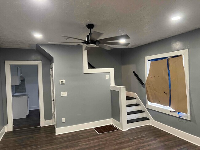 Photo - 929 5 Oaks Ave