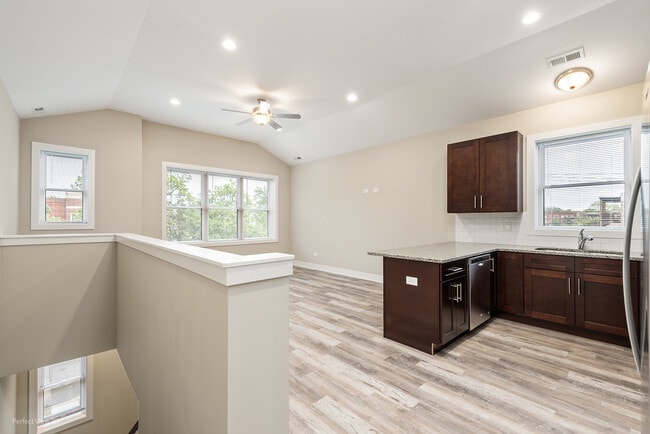 Photo - 6528 S Maryland Ave Unit 3