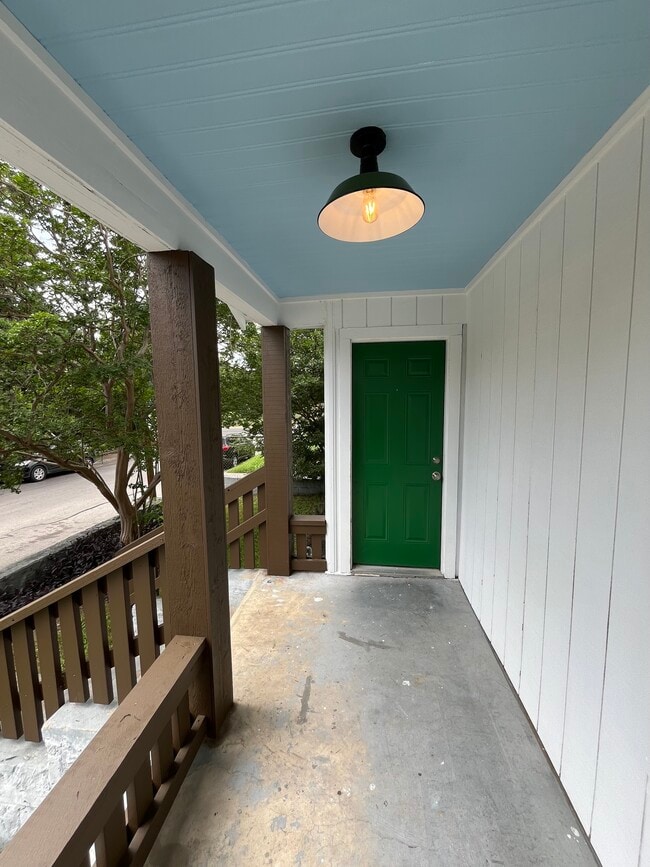 Photo - 1904 E 10th St