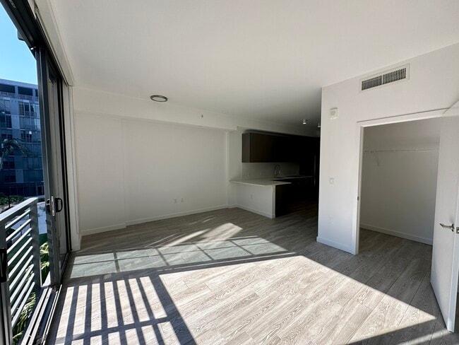 Photo - 218 NW 34th St Unidad S4 Rental