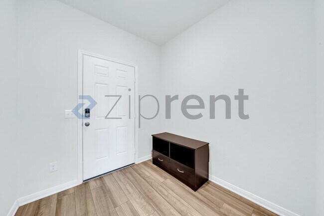 Photo - 3126 Dreamweaver