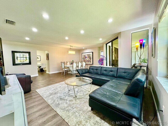 Photo - 5135 Floria Dr Unit E