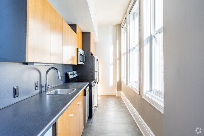 1BR, 1BA - 635SF - Kitchen