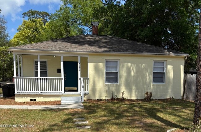 Building Photo - 2105 Kingswood Rd