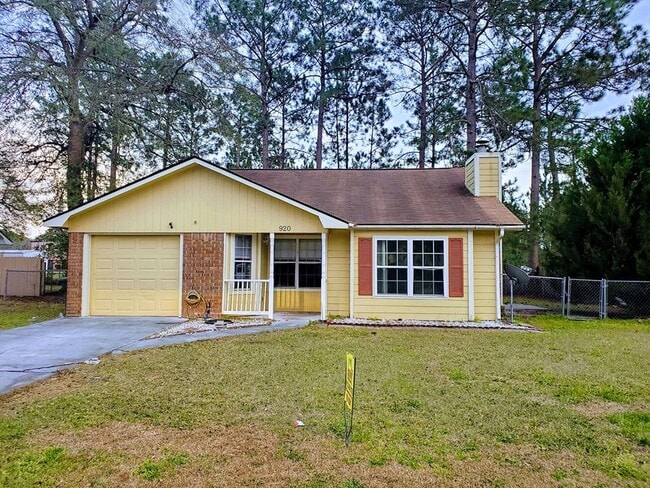 Building Photo - 920 Mandarin Dr