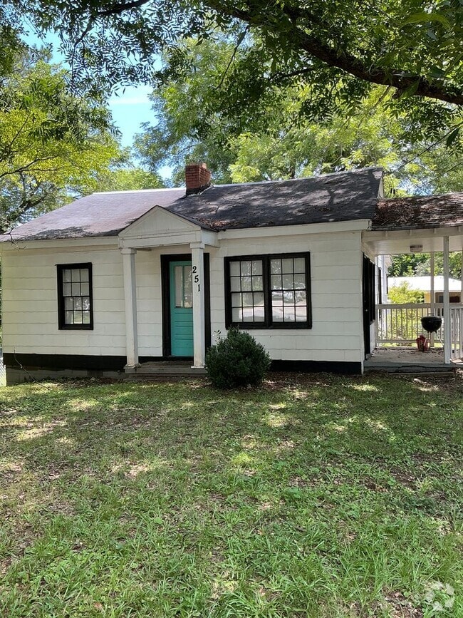 Building Photo - 2/1 In-town Rental