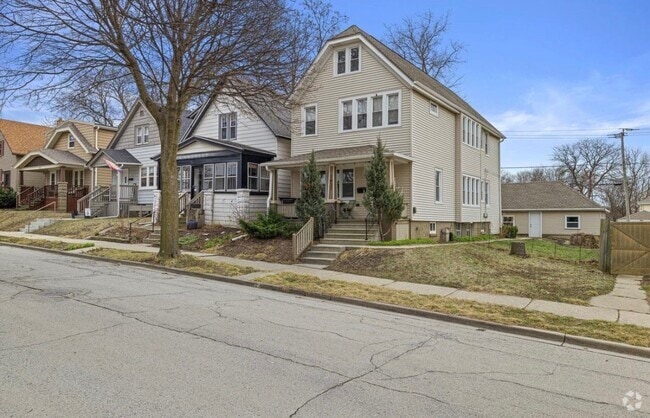Building Photo - 1837 E Hillcrest Ave Unit Upper Rental
