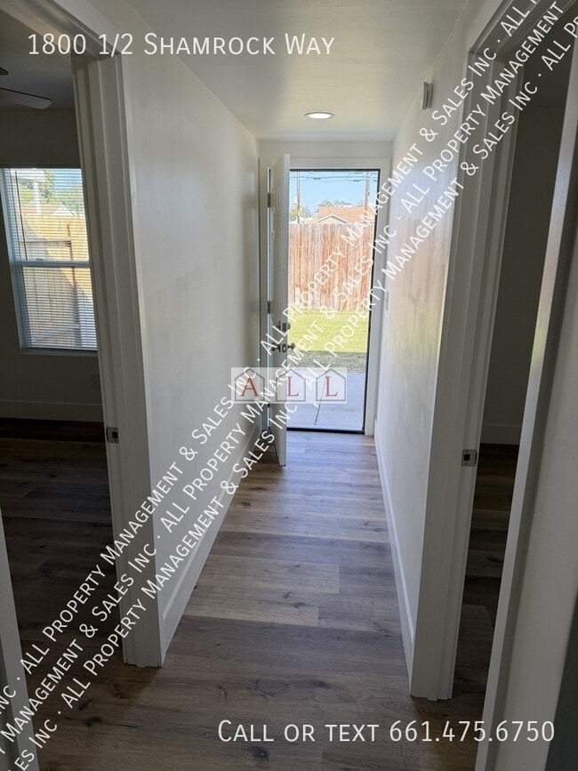 Photo - 1800 1/2 Shamrock Way-